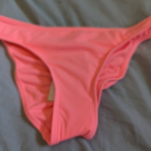 Pink bikini - Picture 6 of 8